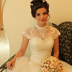 Свадебное платье со шлейфом и открытой спиной ToBeBride BB404 - безупречной и шикарное, как наша невеста Виктория.