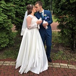 Атласное свадебное платье с длинными рукавами и объёмной вышивкой на лифе на моей невесте Юлии.
