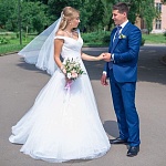Свадебное платье с открытыми плечами и шлейфом ToBeBride PP014