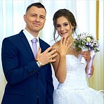 Белое открытое пышное свадебное платье с кружевом модель Марианна. Невеста Настя.