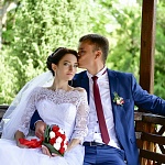 Невеста Алена в пышном платье Елена с кружевными рукавами 